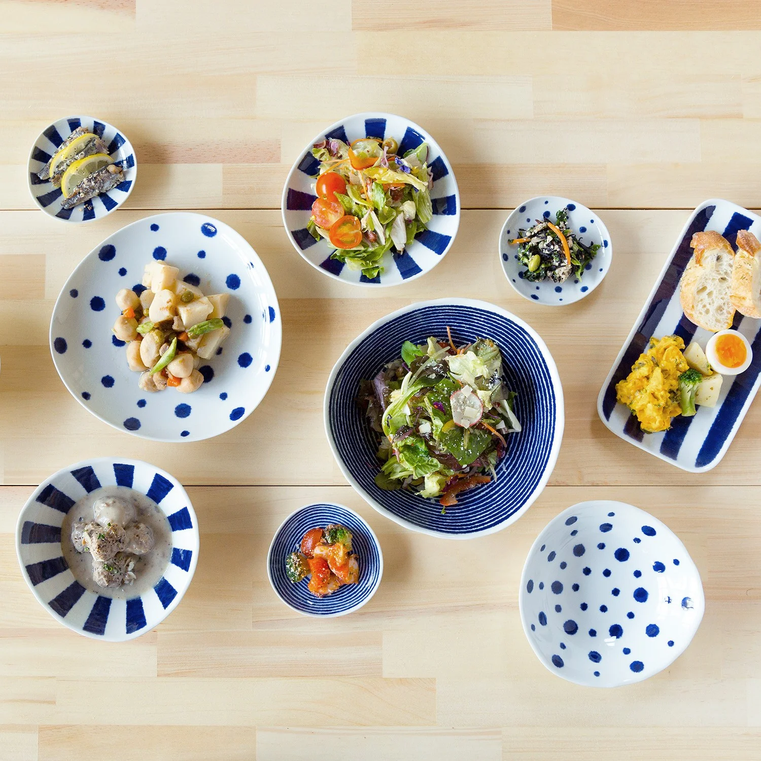 Assiette évasée en porcelaine Hasamiyaki "Indigo Komasuji" - Image 2