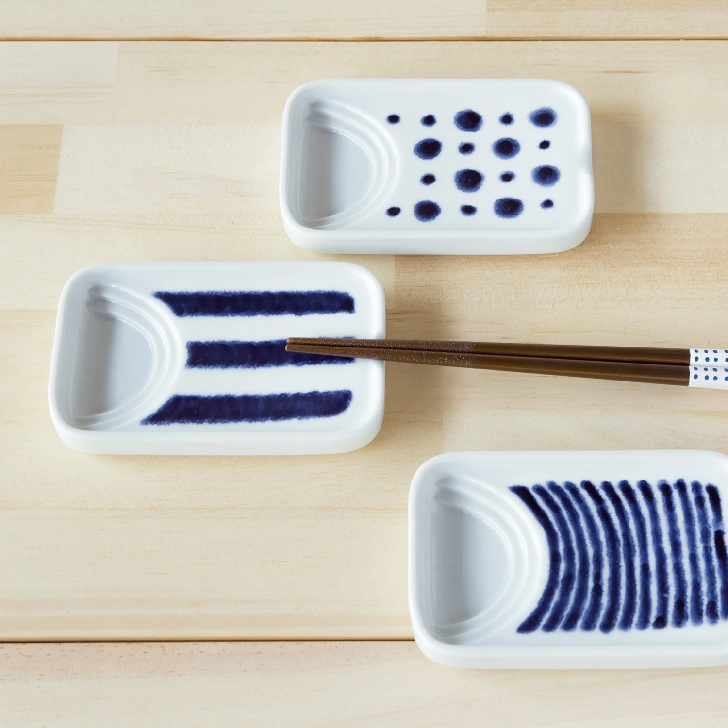 Petite assiette rectangulaire en porcelaine Hasamiyaki "Indigo Komasuji" - Image 3