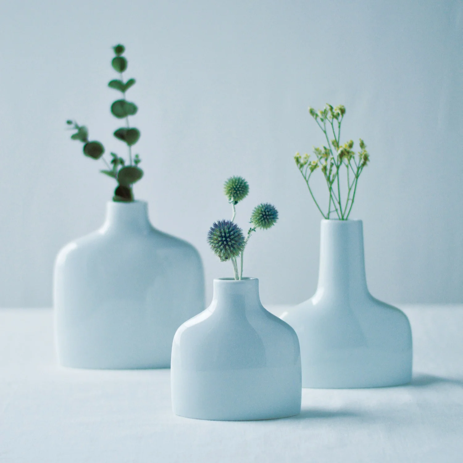 Vase blanc en porcelaine Hasamiyaki - Image 4