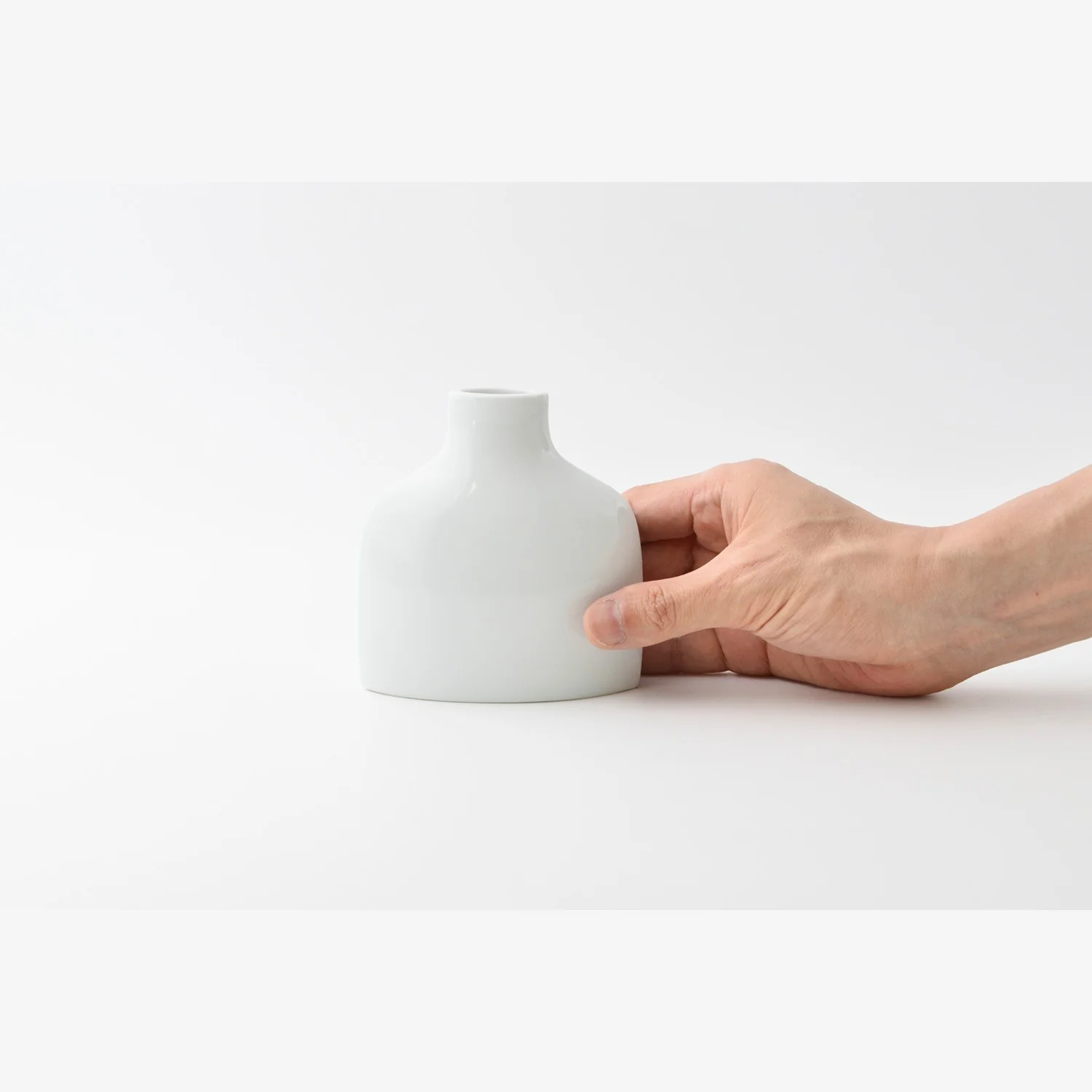 Vase blanc en porcelaine Hasamiyaki - Image 6