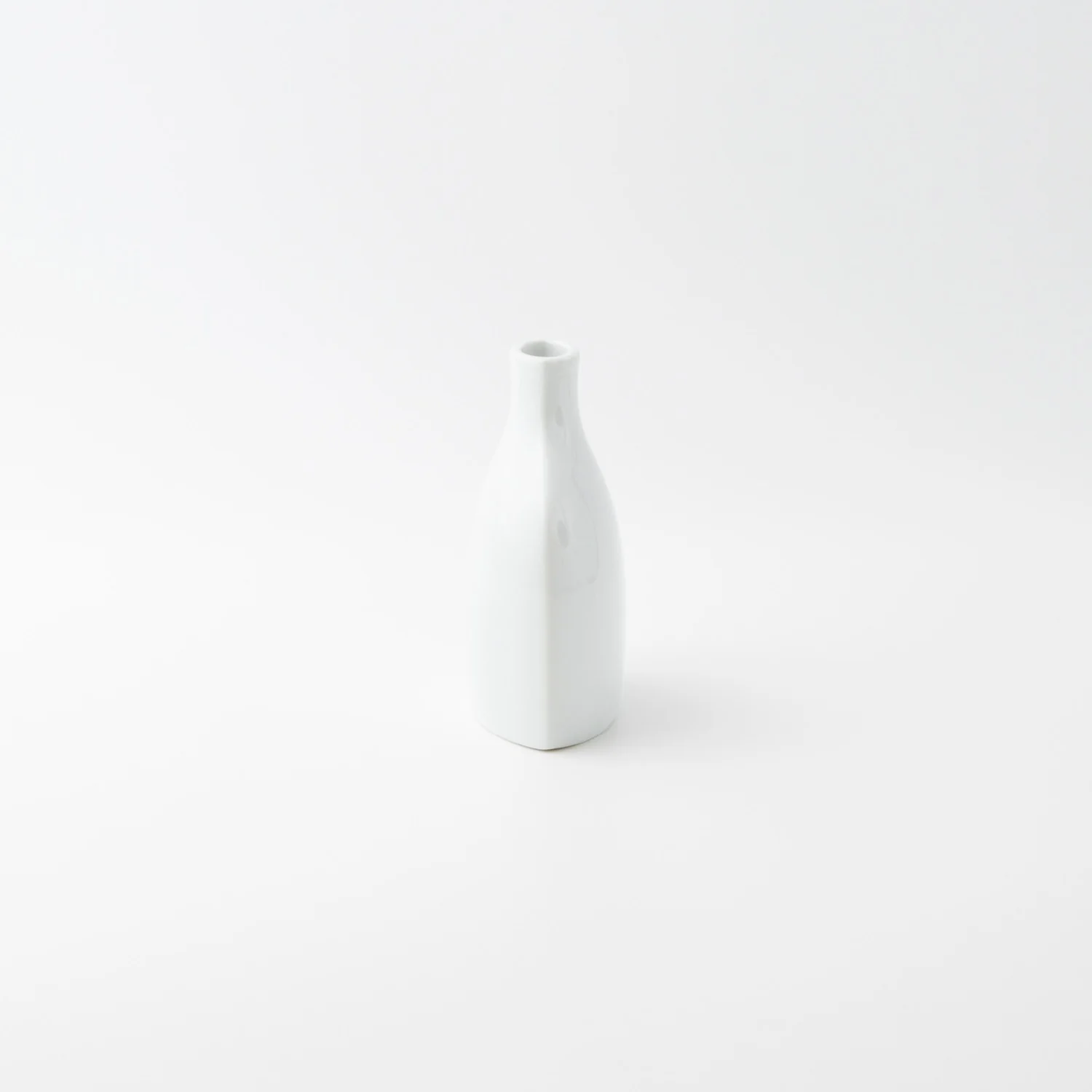 Vase blanc en porcelaine Hasamiyaki - Image 7