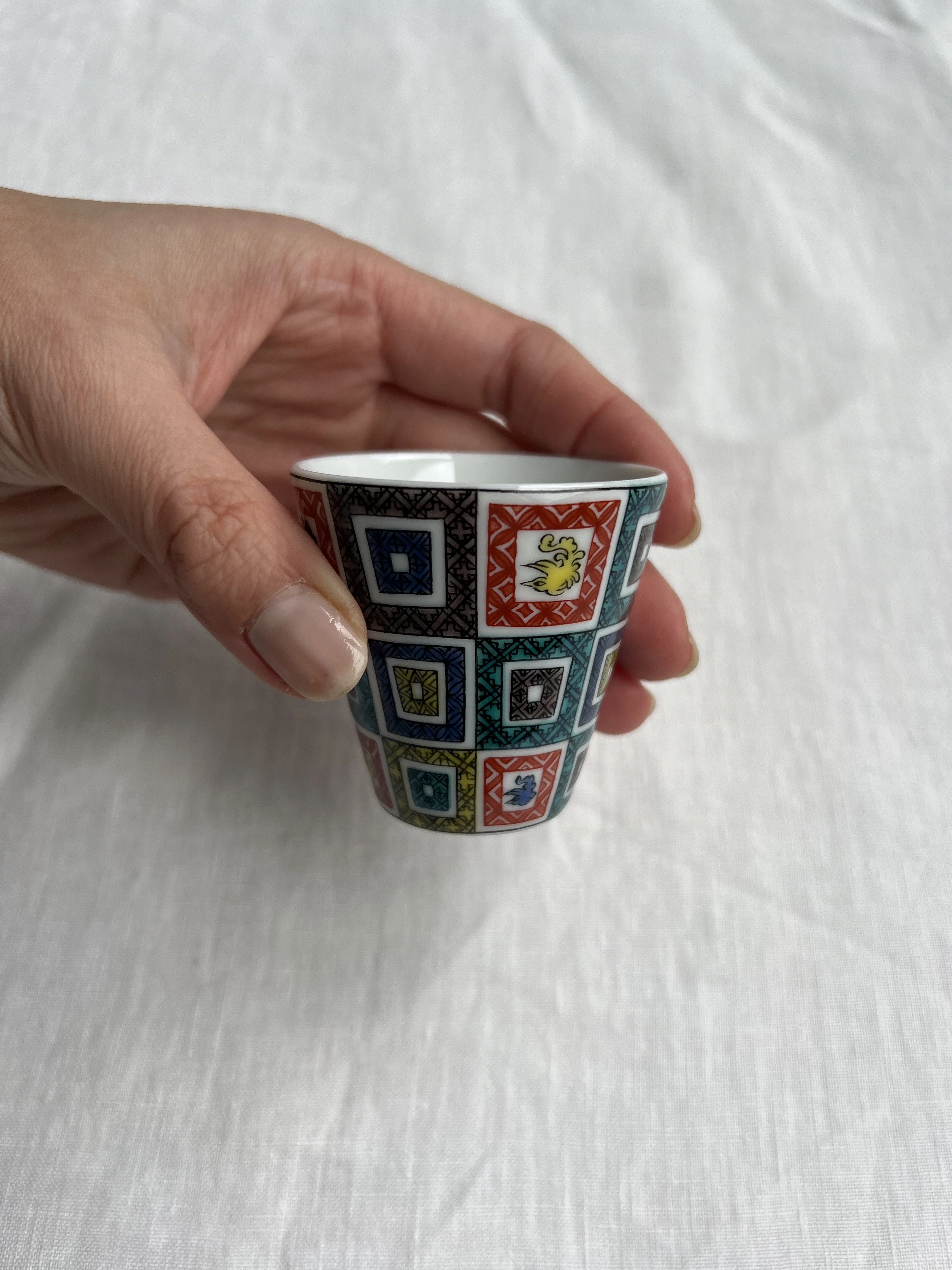Verre à saké en porcelaine Kutaniyaki "Ishidatami" - Image 2