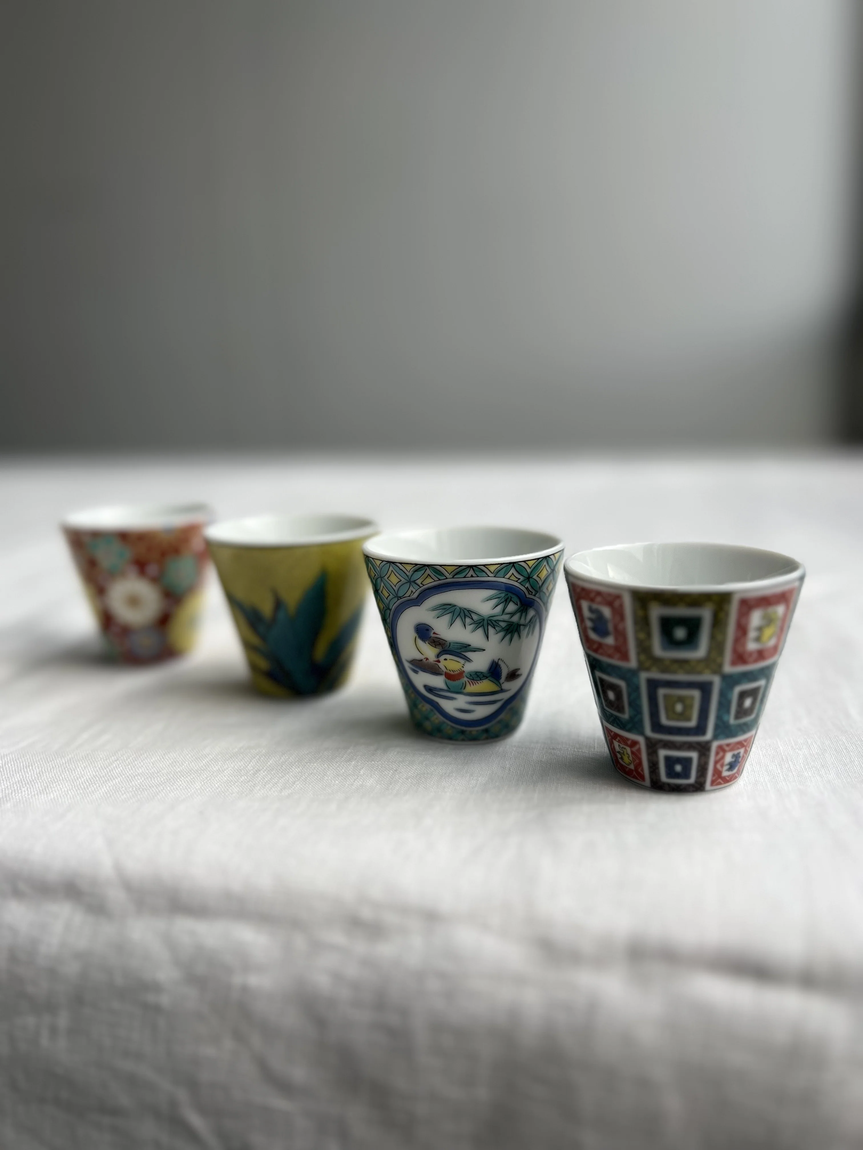 Verre à saké en porcelaine Kutaniyaki "Ishidatami" - Image 4