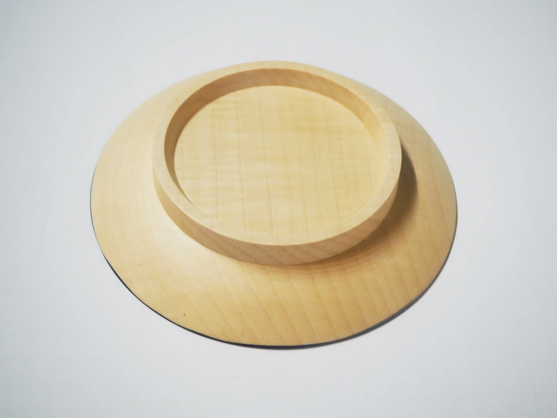 Assiette ronde en bois de marronier du Japon tochi teint à l'indigo - Image 3