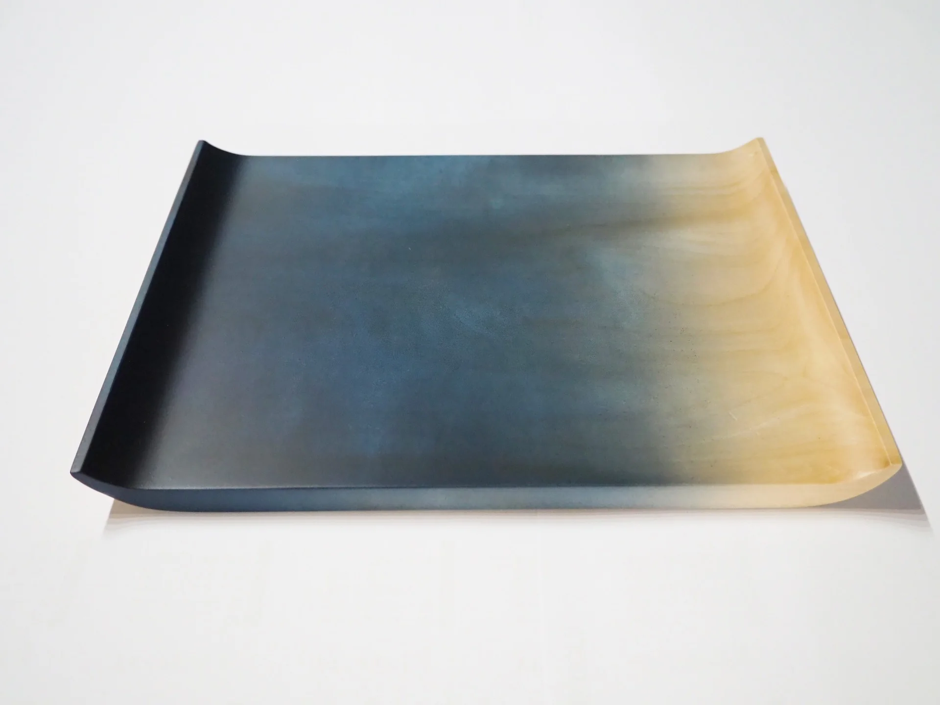 Assiette rectangulaire en bois de marronier du Japon Tochi teint à l'indigo - Image 4