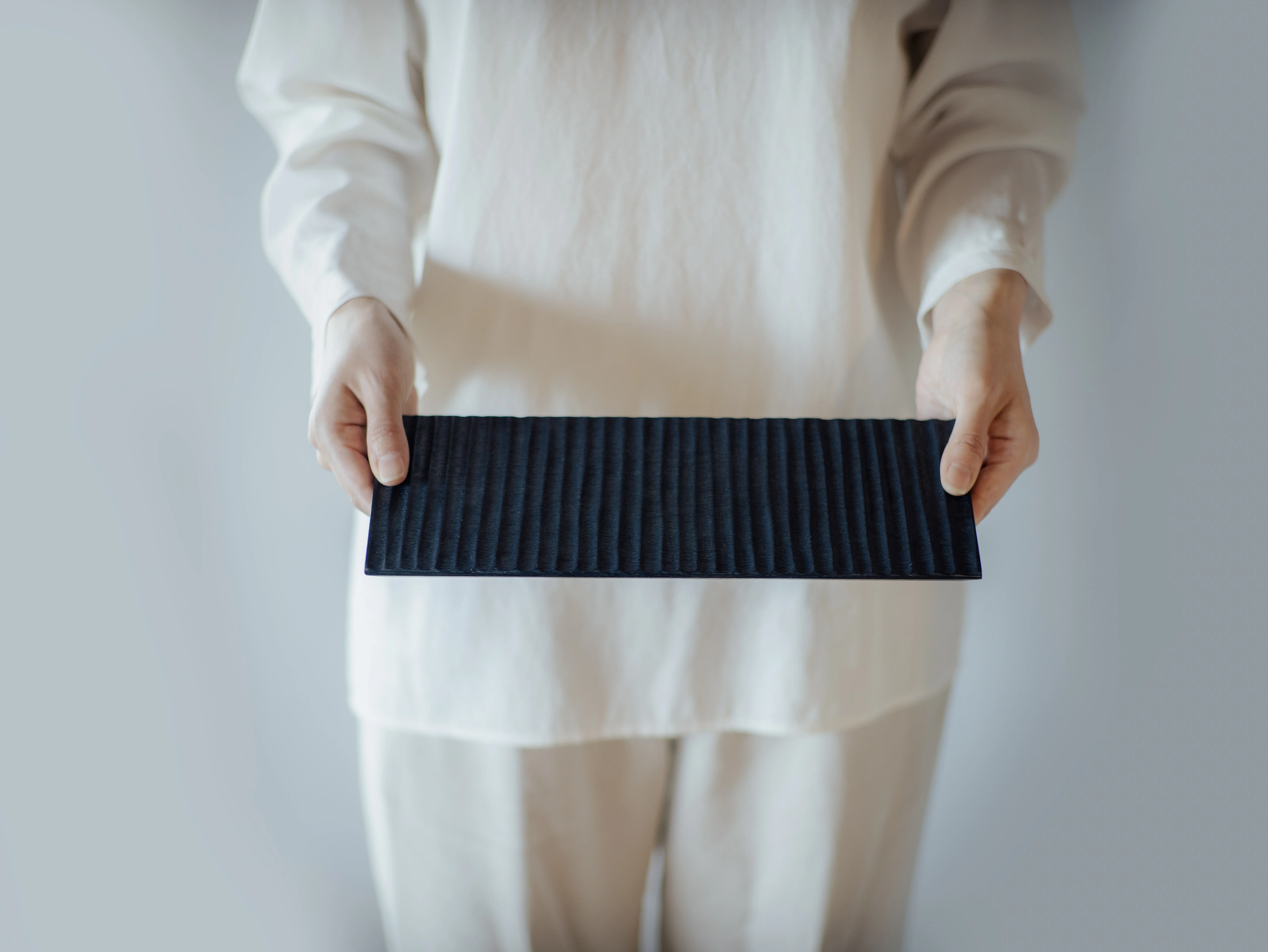 Plat chêne strié teint à l'indigo - Image 10